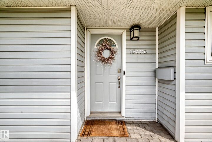 Property Photo:  16406 87A Avenue NW  AB T5R 4H9 