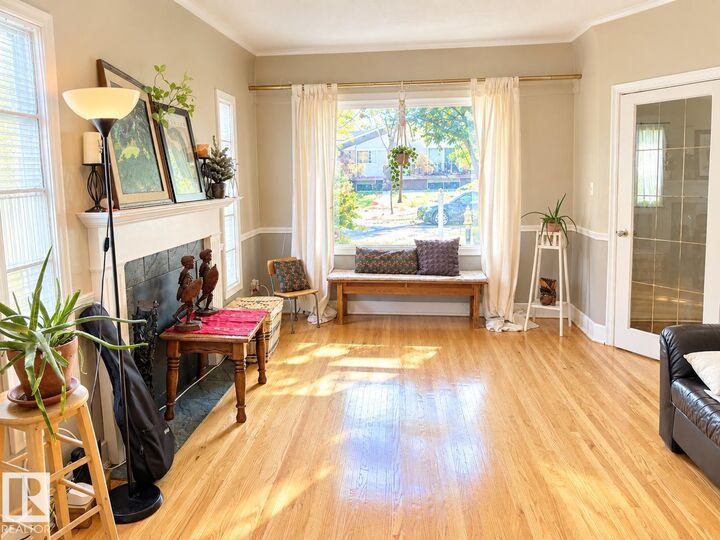 Property Photo:  8907 83 Avenue NW  AB T6C 1B4 