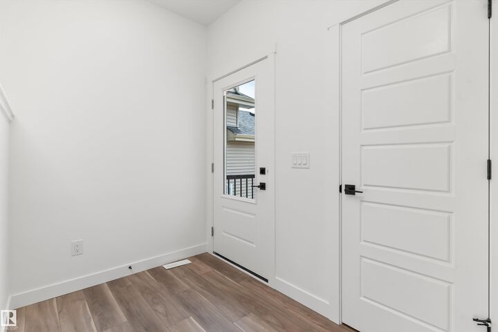 Property Photo:  1048 Cristall Crescent SW  AB T6W 5S6 