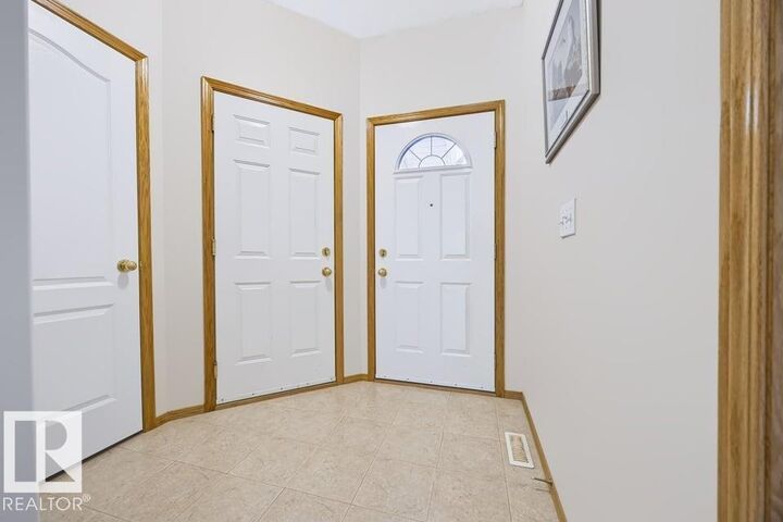 Property Photo:  9 Hillcrest Court  AB T7X 4A8 