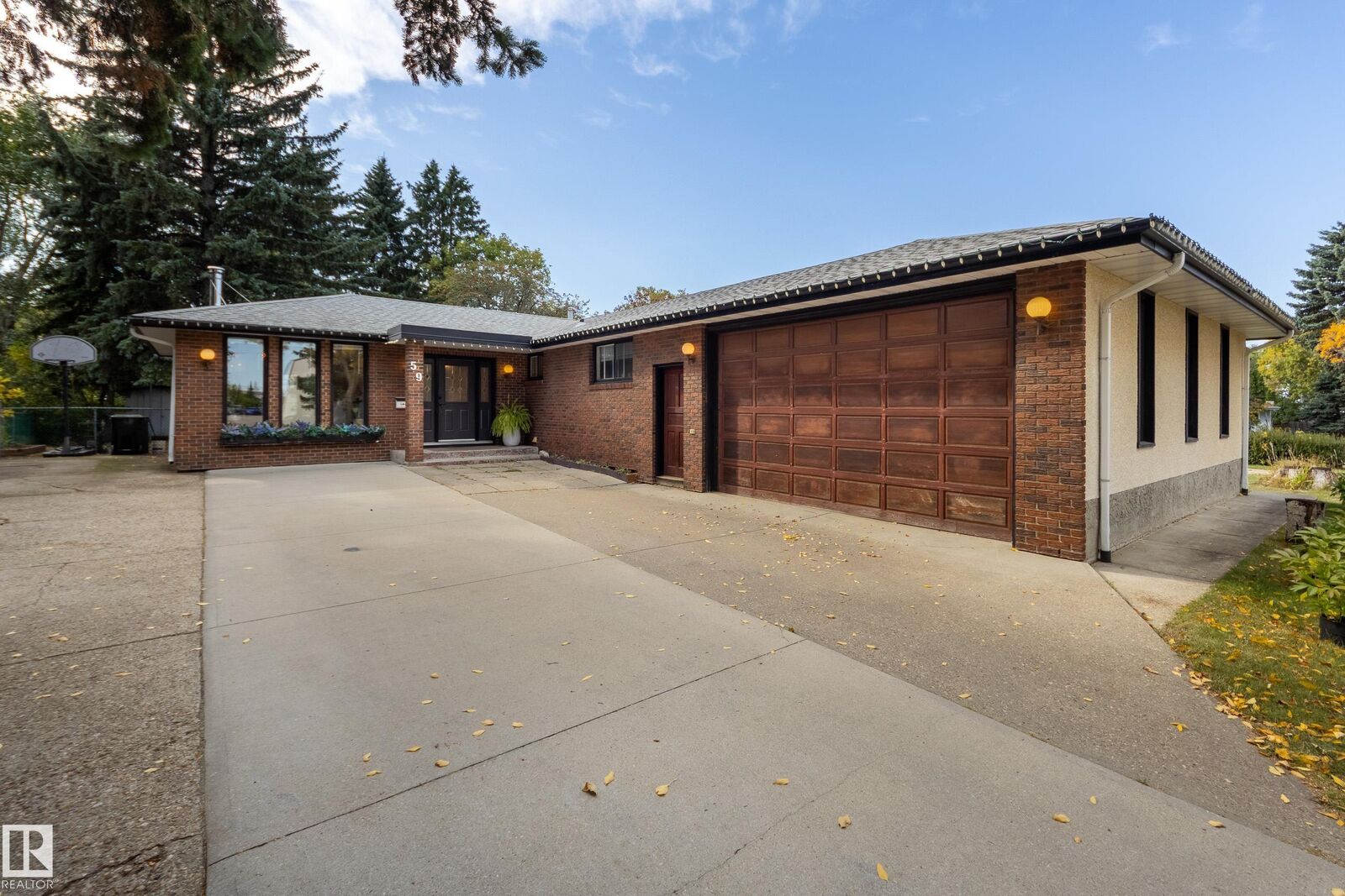 Property Photo:  59 Spruce Avenue  AB T8A 2B7 