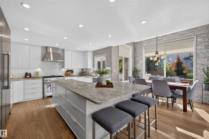 Property Photo:  461 Norway Crescent  AB T8A 5Z4 