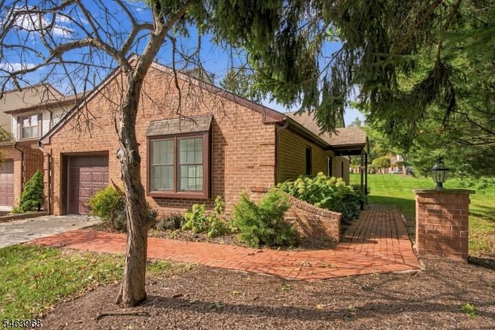 Property Photo:  9 Betty Ct 9  NJ 08833 