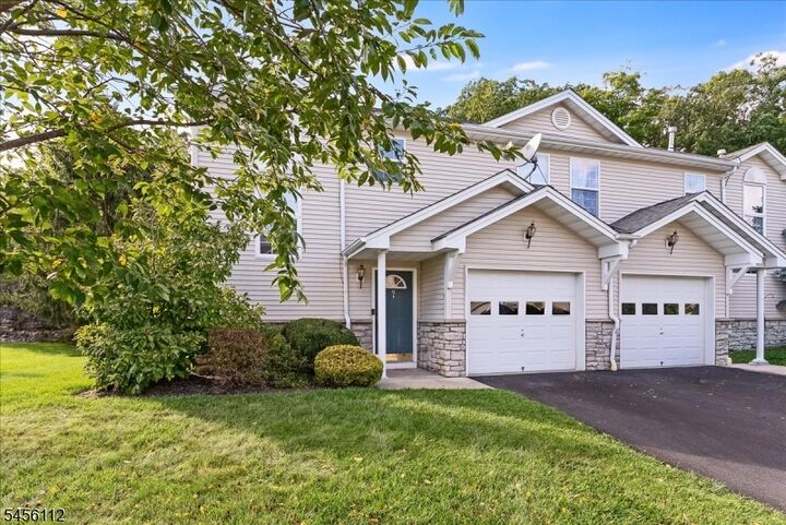 Property Photo:  9 Ferndale Ln  NJ 07419 