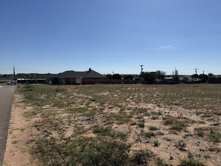 Property Photo: 2105 N Avenue G TX 79404