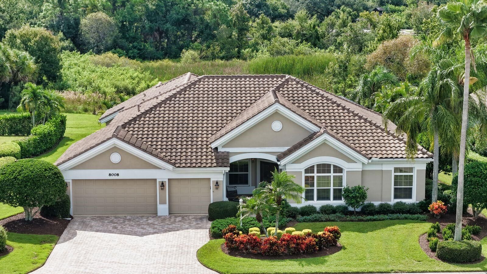 Property Photo: 8008 Royal Birkdale Circle FL 34202