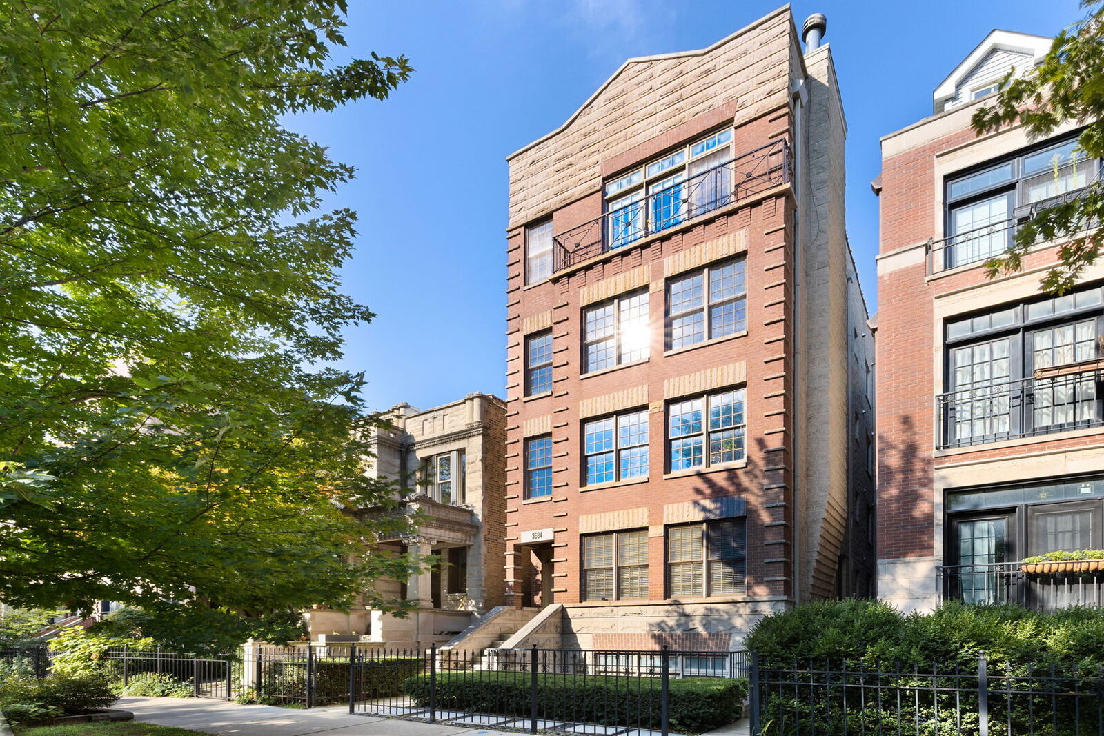 Property Photo: 3634 N Fremont Street 4 IL 60613