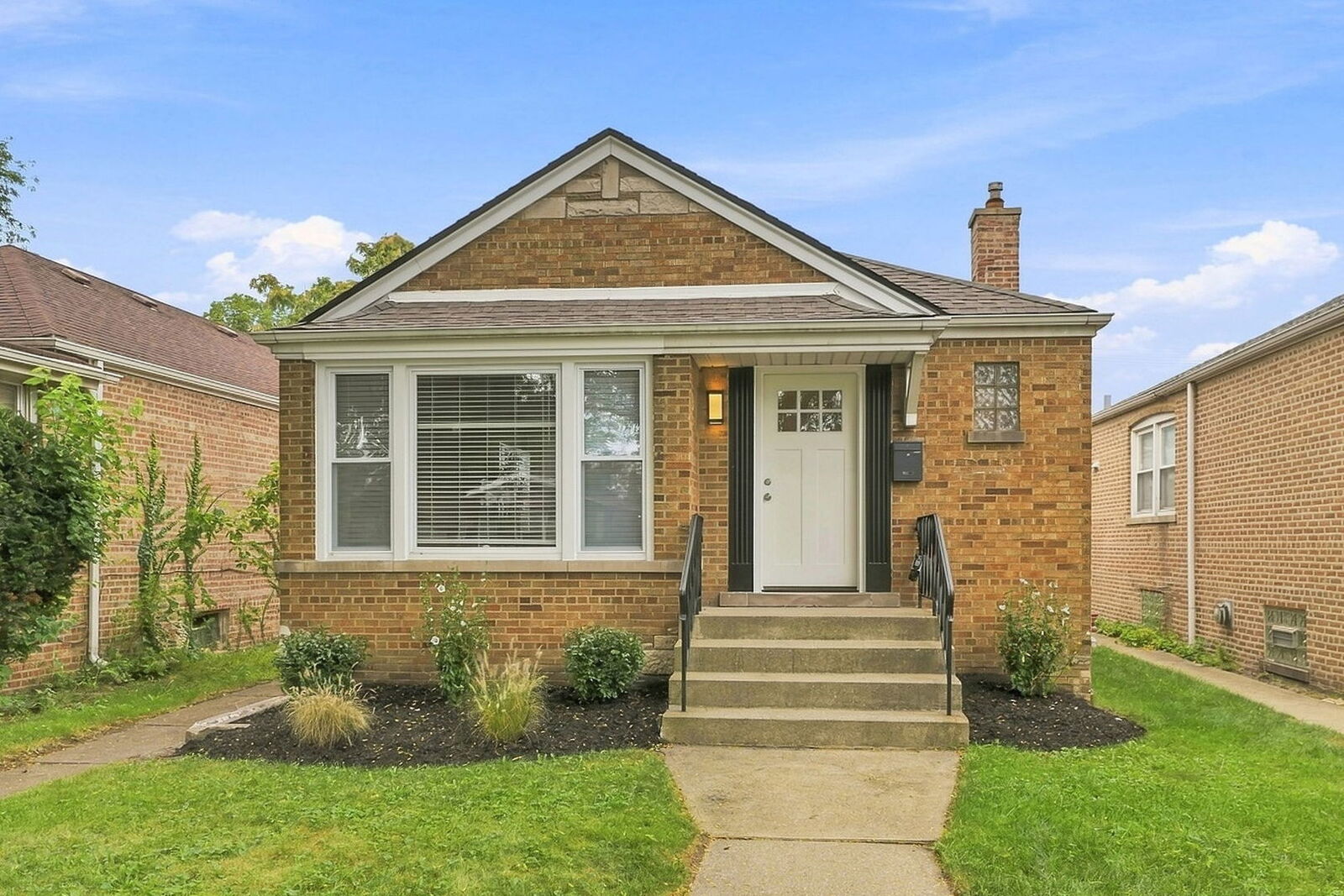 Property Photo:  8550 S Jeffery Boulevard  IL 60617 
