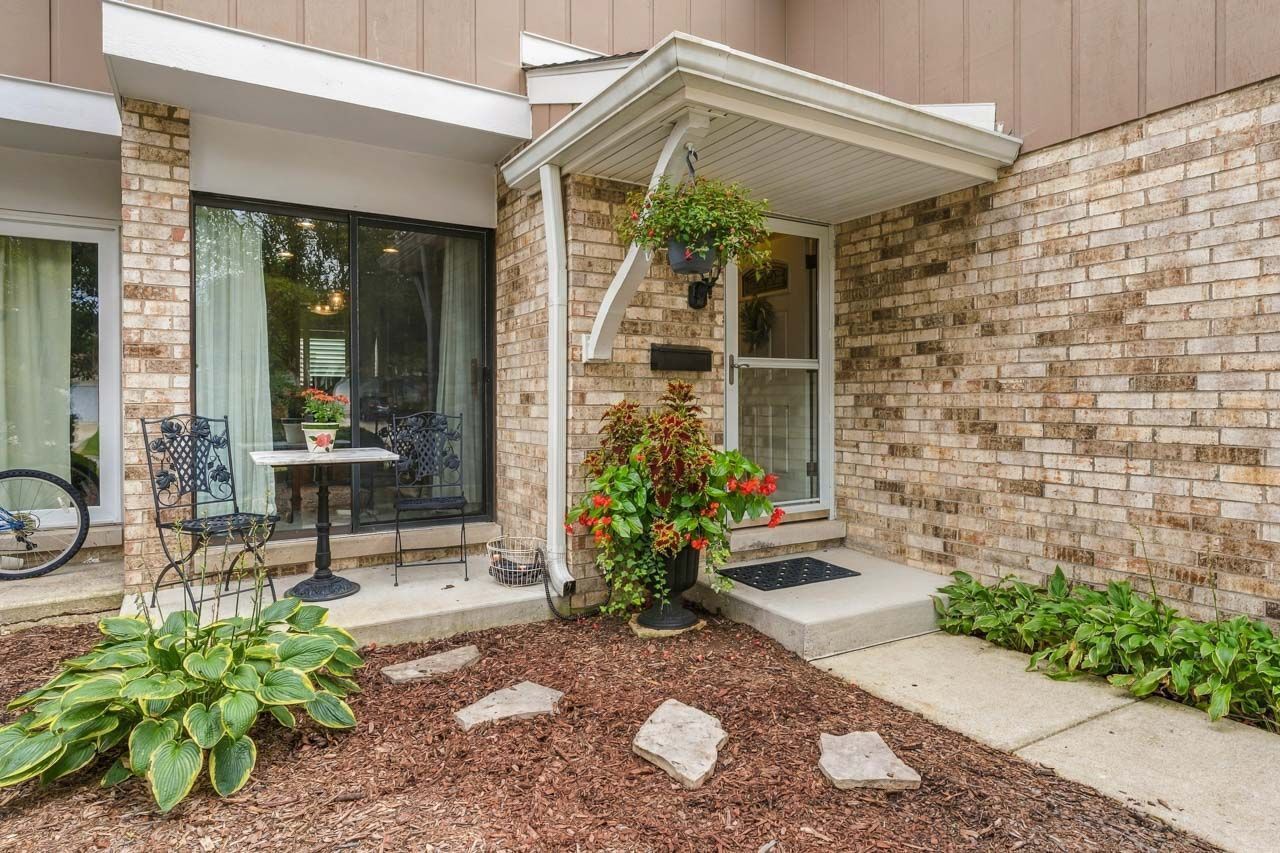 Property Photo: 1232 Reading Court IL 60189