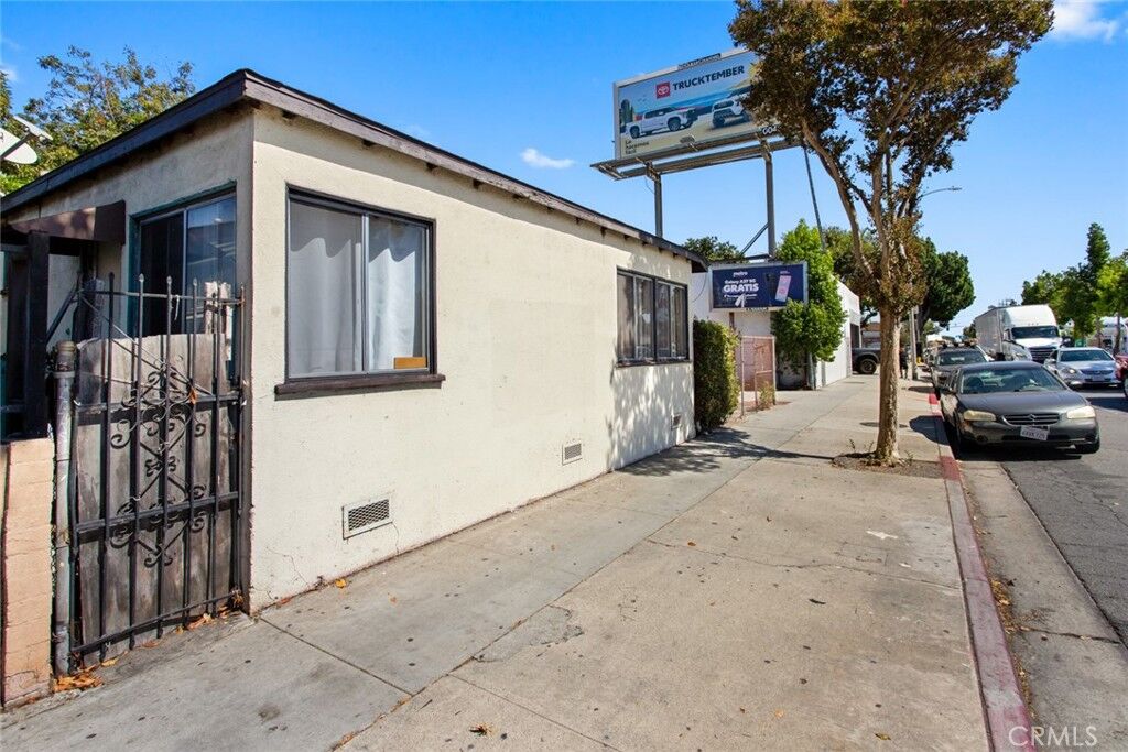 Property Photo:  5929 Florence Avenue  CA 90201 