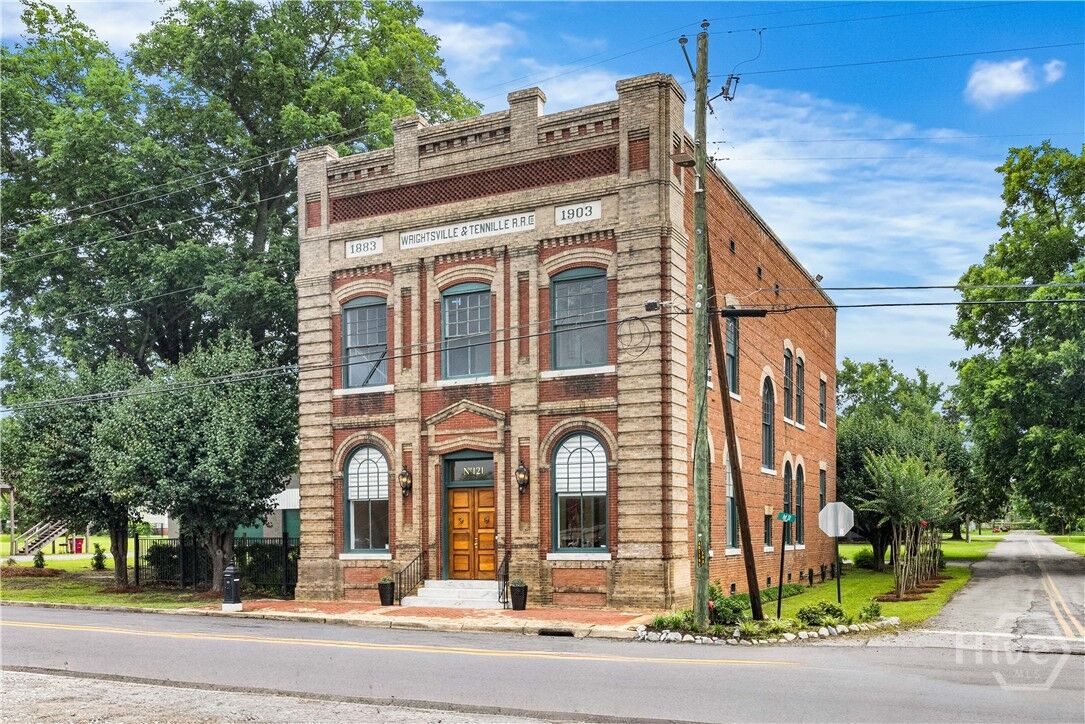 Property Photo: 103-121 W South Central Avenue GA 31089