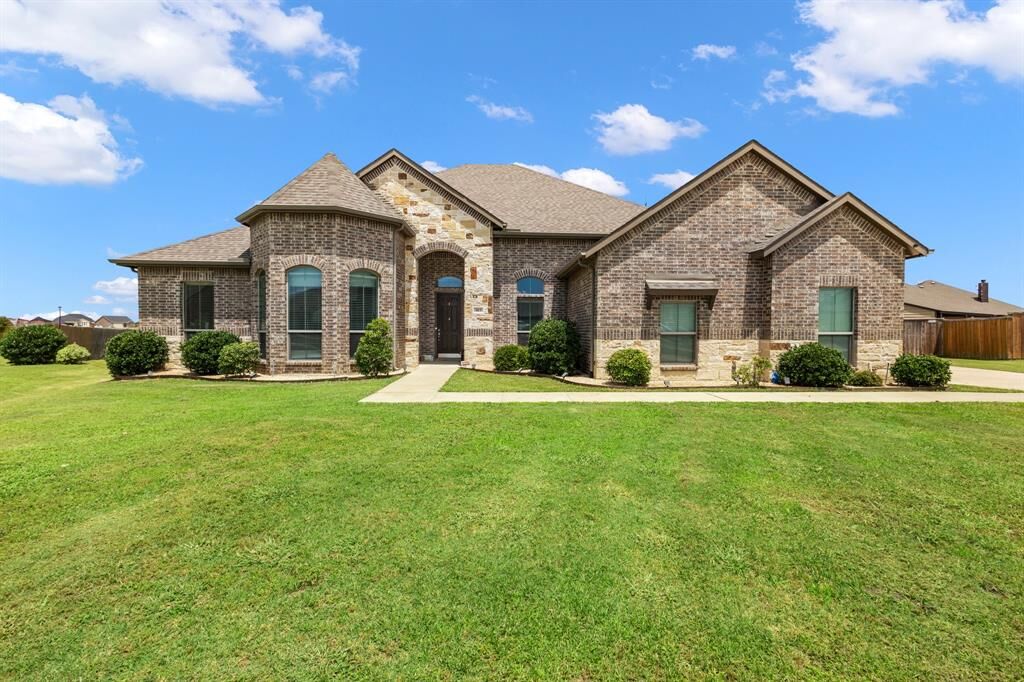 Property Photo:  413 Green Court  TX 75173 