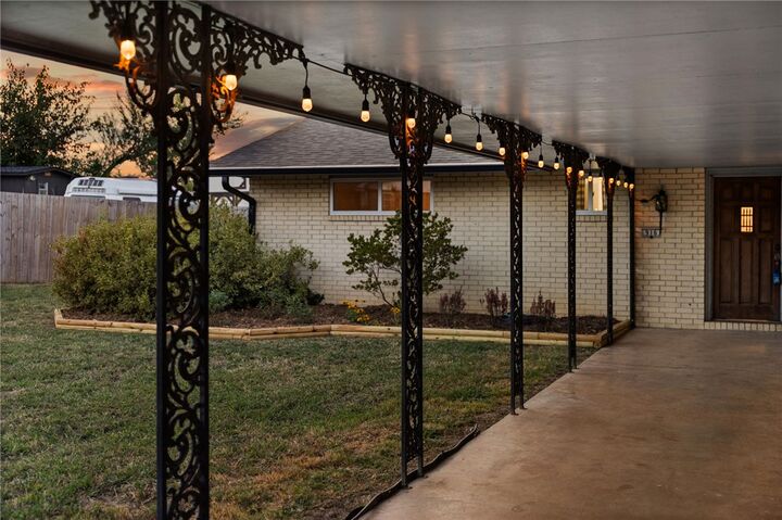 Property Photo:  916 S 16th Street  AR 72758 