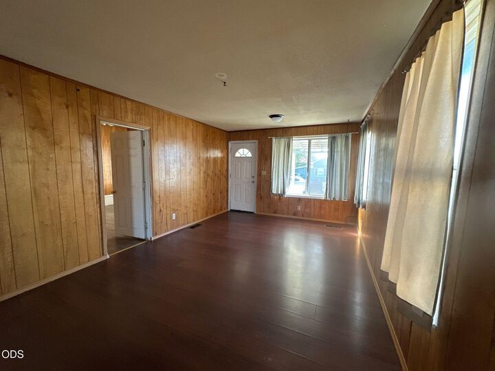 Property Photo:  2021 Wantland Avenue  OR 97601 