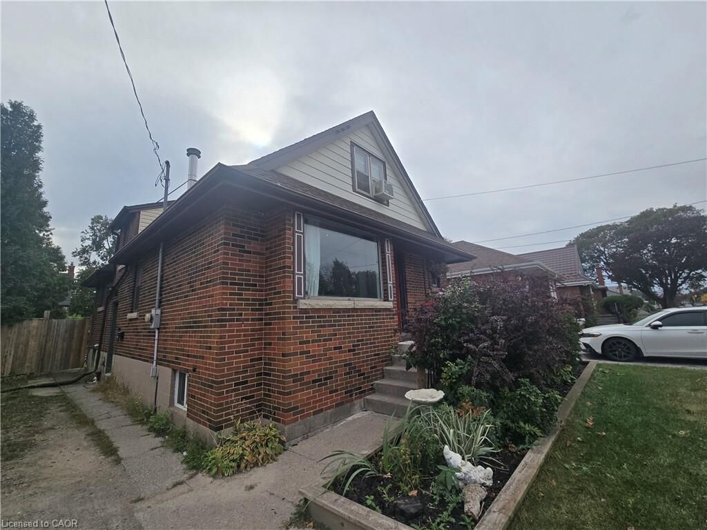 Property Photo:  996 Queensdale Avenue E B  ON L8T 1H9 