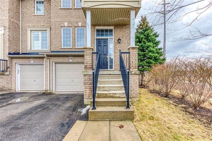 Property Photo: 2280 Baronwood Drive 18 ON L6M 5J8