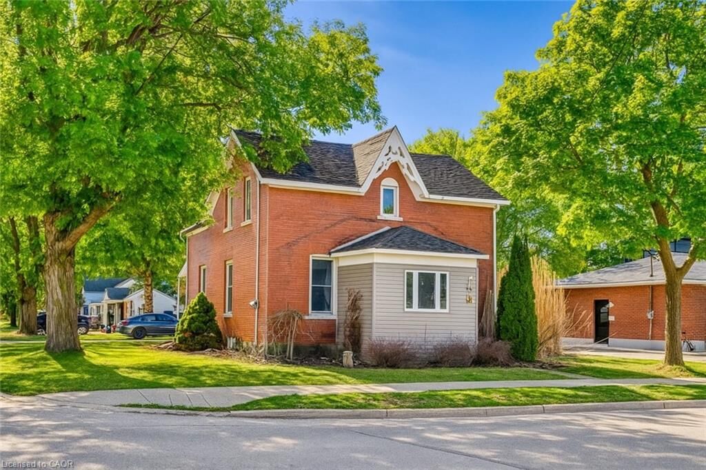 Property Photo: 137 Wellington Street ON N0K 1N0
