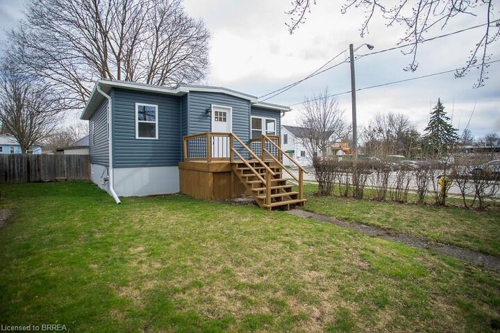 Property Photo:  20 Park Avenue E  ON N3S 2Z2 