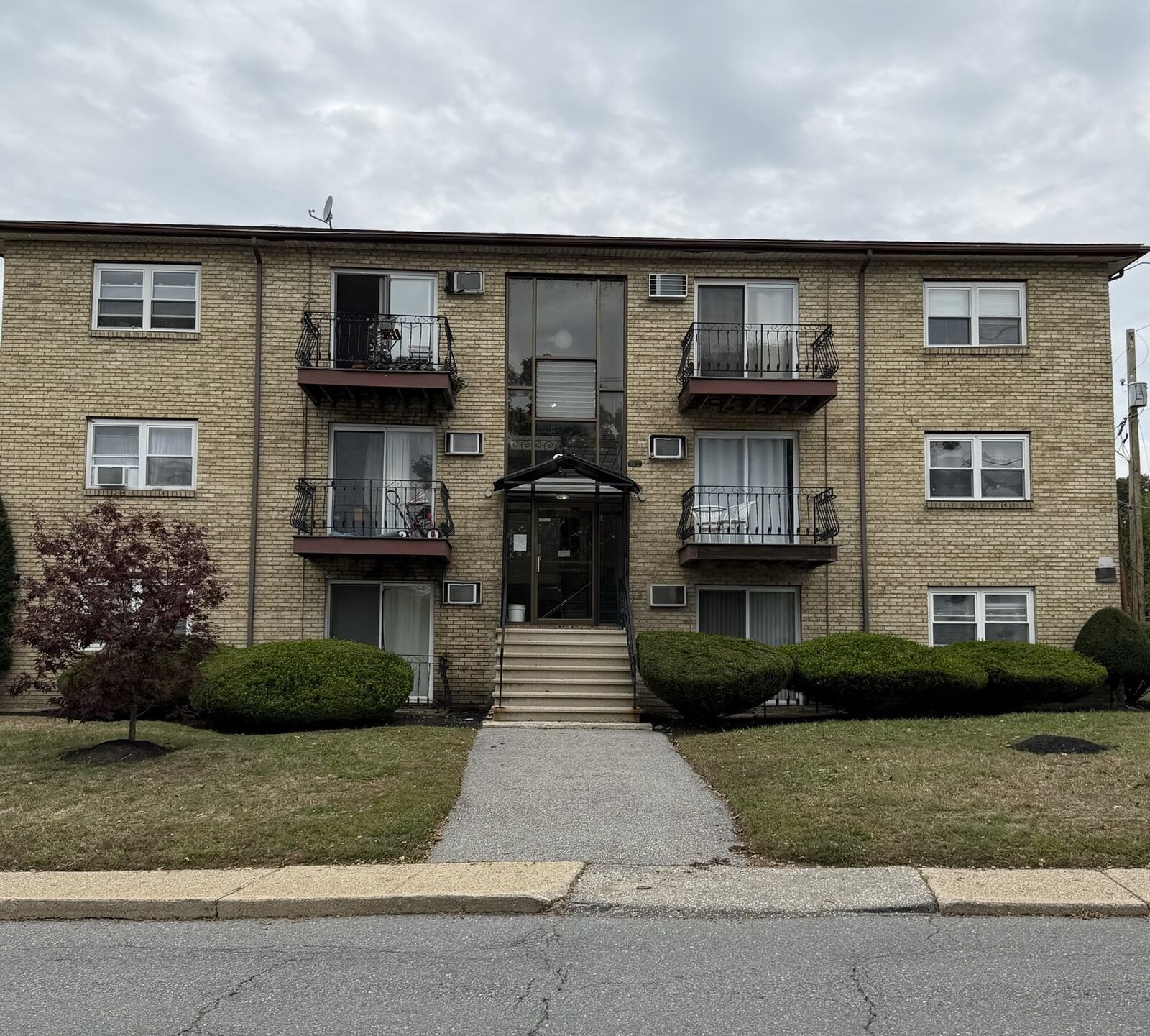 Property Photo:  81 High St 4  MA 01913 