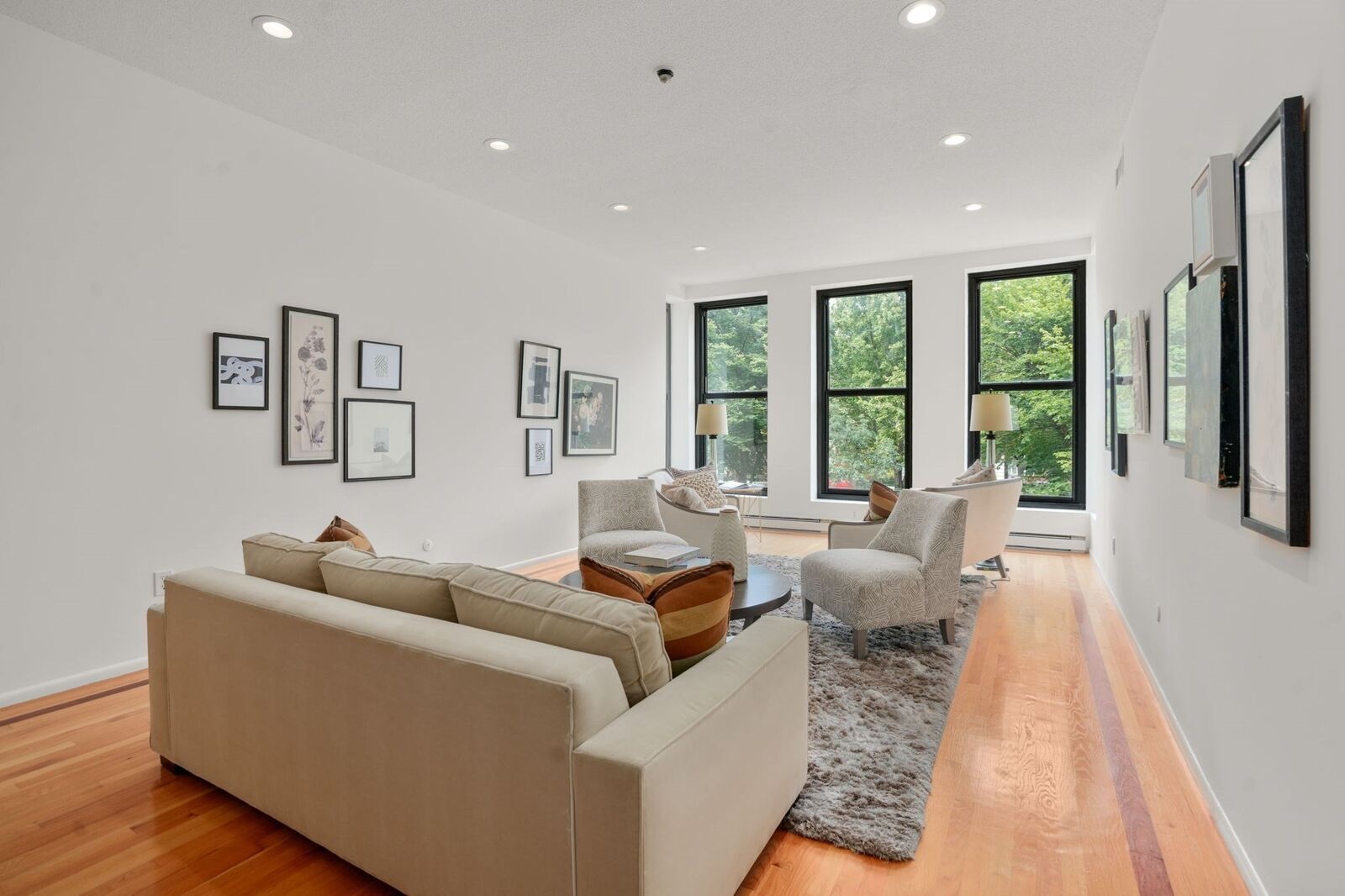 Property Photo:  160 Commonwealth Avenue 218  MA 02116 