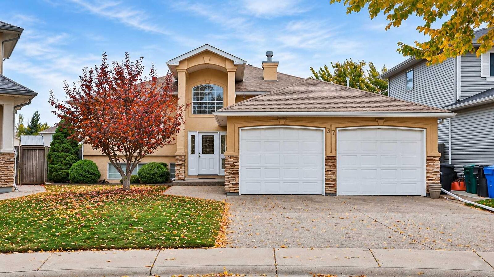 Property Photo:  37 Squamish Crescent W  AB T1K 7R7 