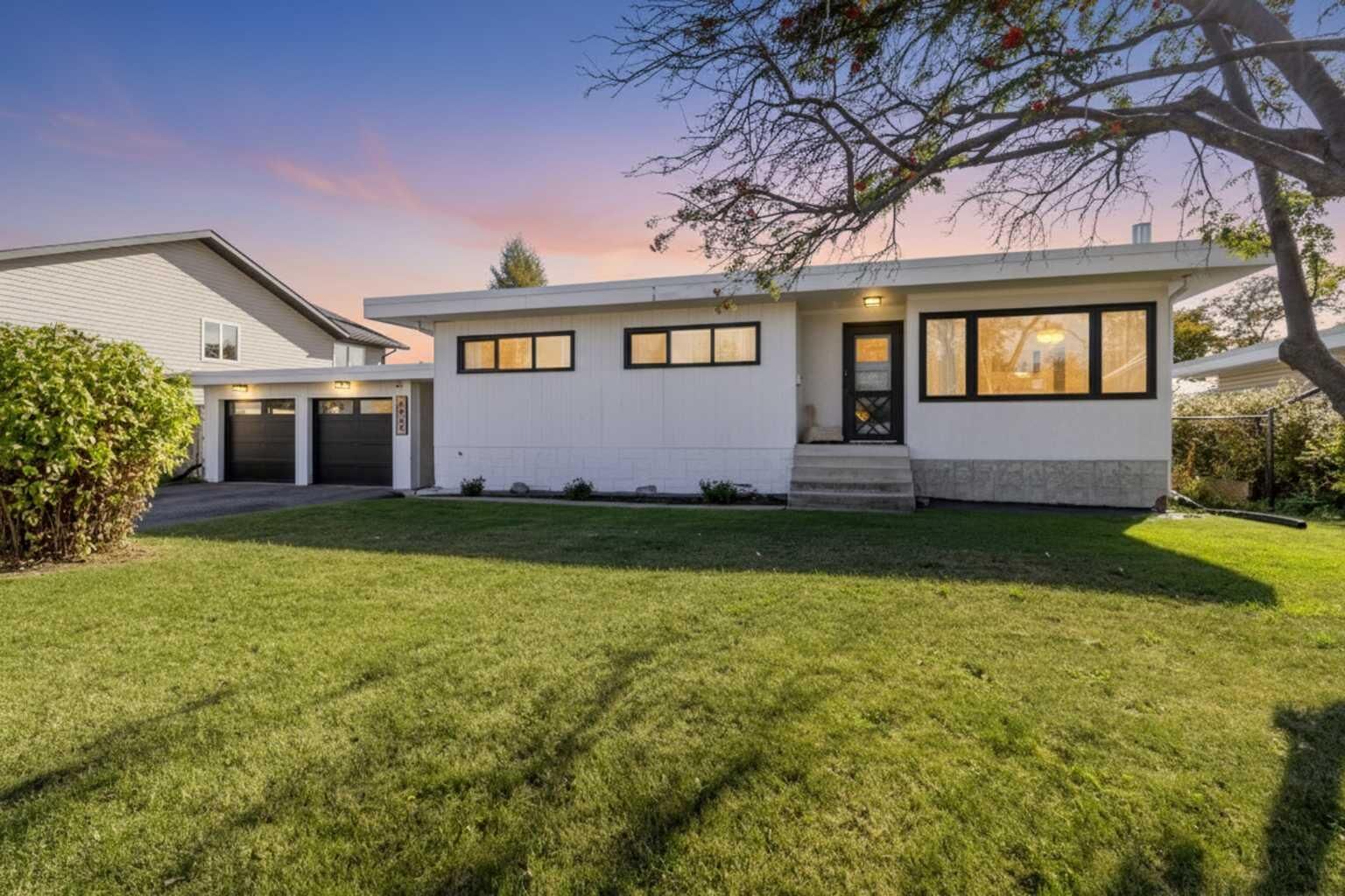 Property Photo:  4939 42 Street  AB T4G 1J9 