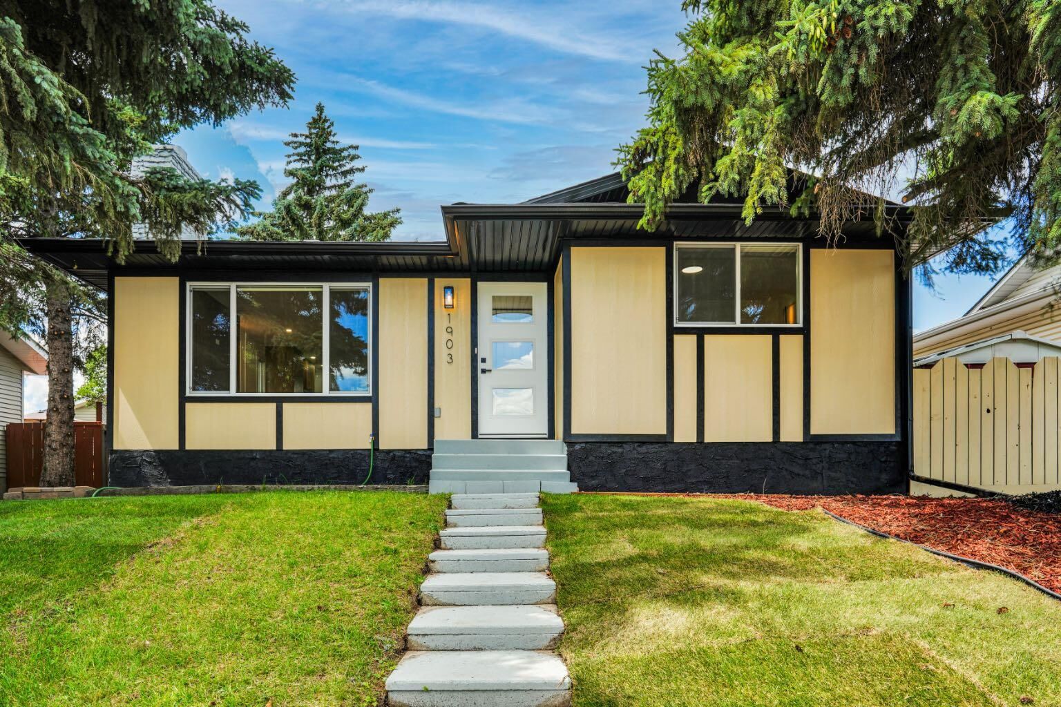 Property Photo:  1903 62 Street NE  AB T1Y 1N3 