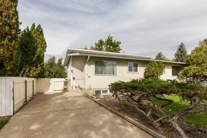 Property Photo:  205 Columbia Boulevard W  AB T1K 3Z5 