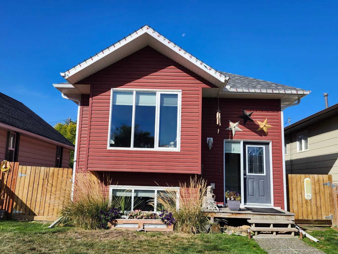 Property Photo:  89 Poplar Street  AB T0J 0Y1 