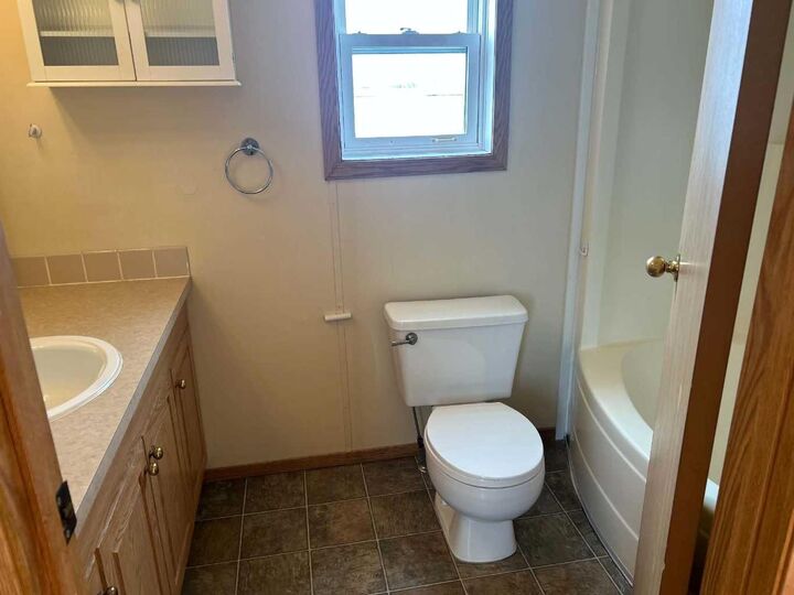 Property Photo:  28 Maple Drive W  AB T1R 1H8 