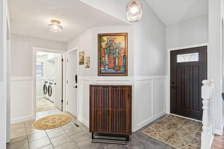 Property Photo:  117 Hawkbury Close NW  AB T3G 3E3 