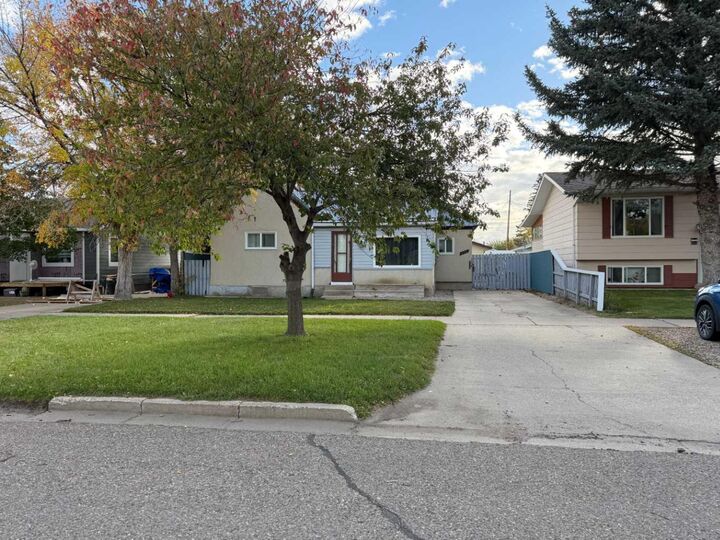 Property Photo:  5303 55 Street  AB T1G 1L9 