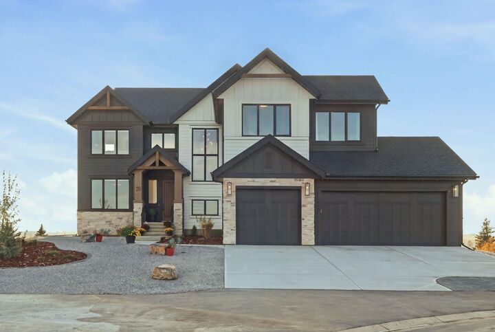 Property Photo:  31 Monterra Bluffs  AB T4C 0G8 