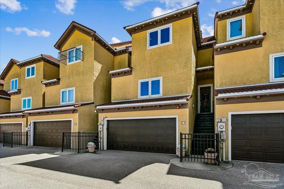Property Photo:  1500 Via Deluna Dr G5  FL 32561 