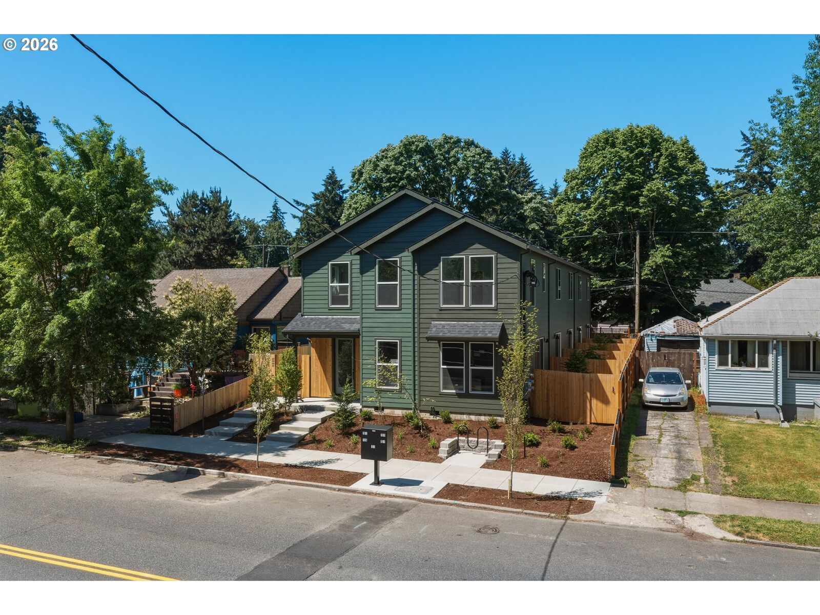 Property Photo: 6187 N Albina Ave 2 OR 97217