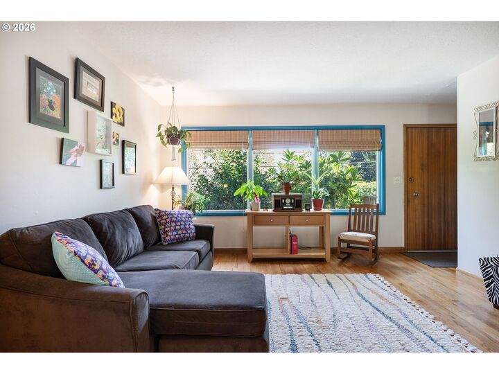 Property Photo: 11647 SE 35th Ave OR 97222