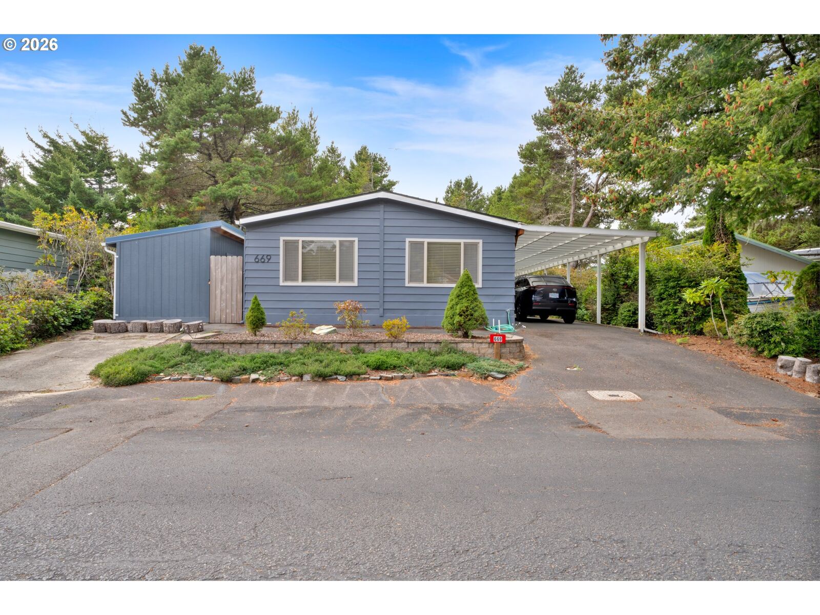 Property Photo: 1601 Rhododendron Dr 669 OR 97439