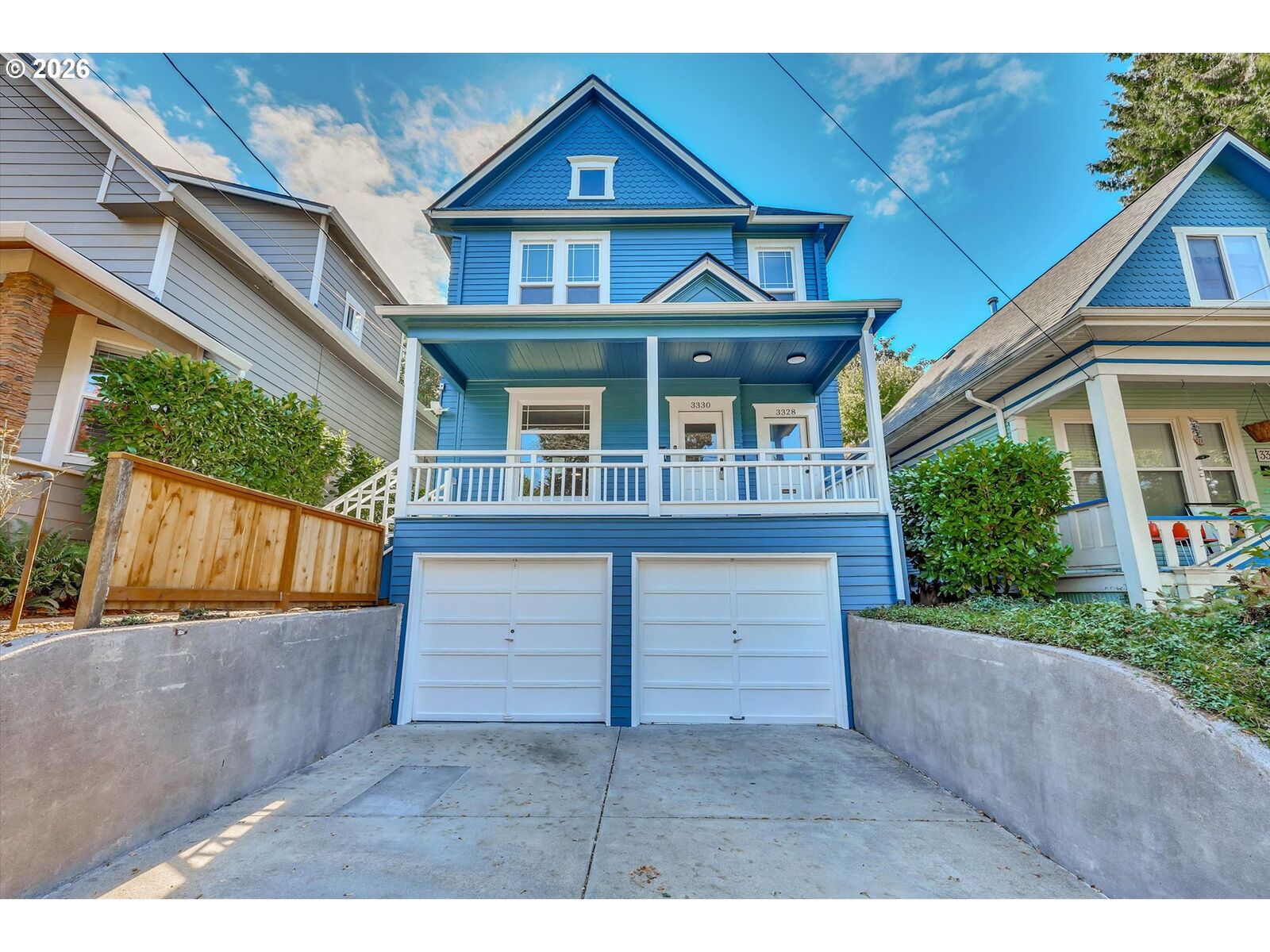 Property Photo:  3328 SE Washington St  OR 97214 