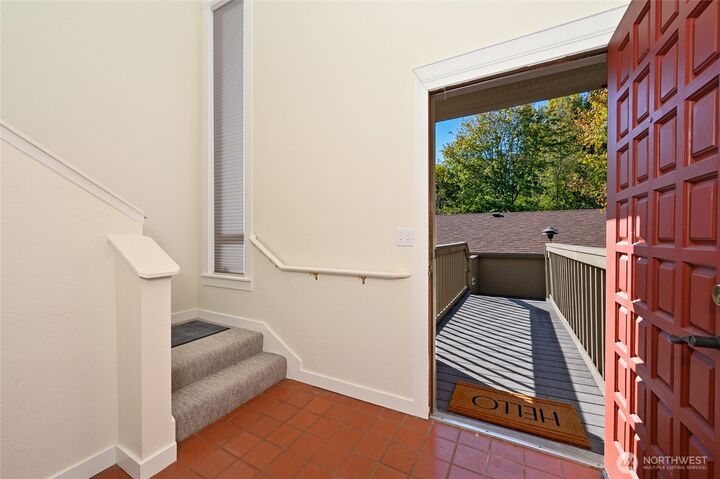 Property Photo: 6710 Parkpoint Way NE E-402 WA 98115