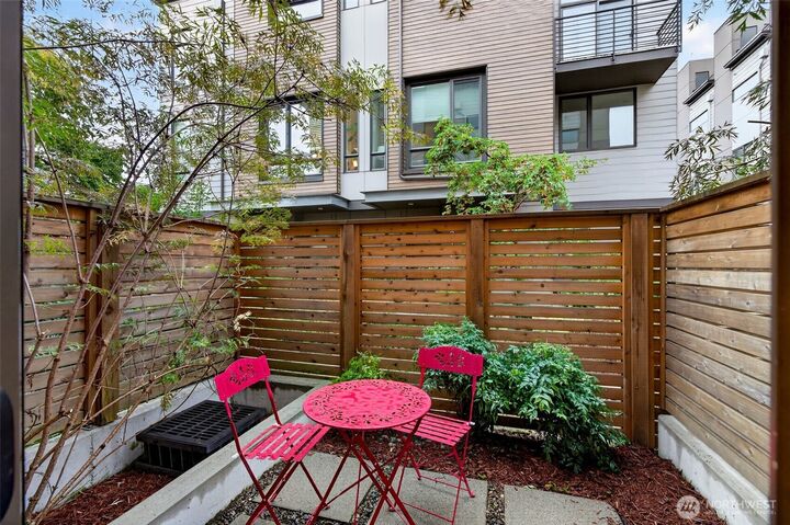 Property Photo: 820 NE 63rd Street WA 98115