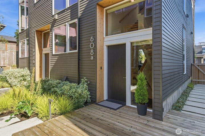 Property Photo: 608 18th Ave E A WA 98112