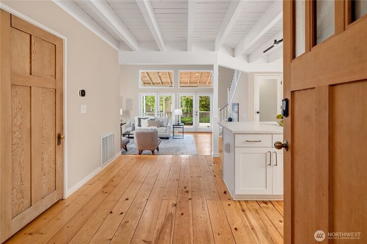 Property Photo:  809  7th Street S  WA 98033 