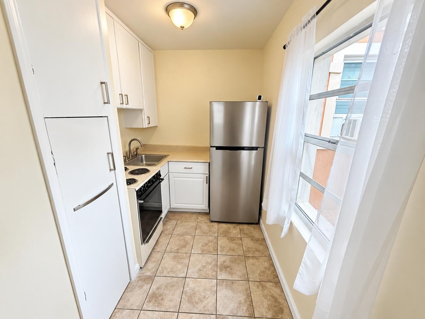 Property Photo:  2735 NE 9th Avenue Unit-B  FL 33334 