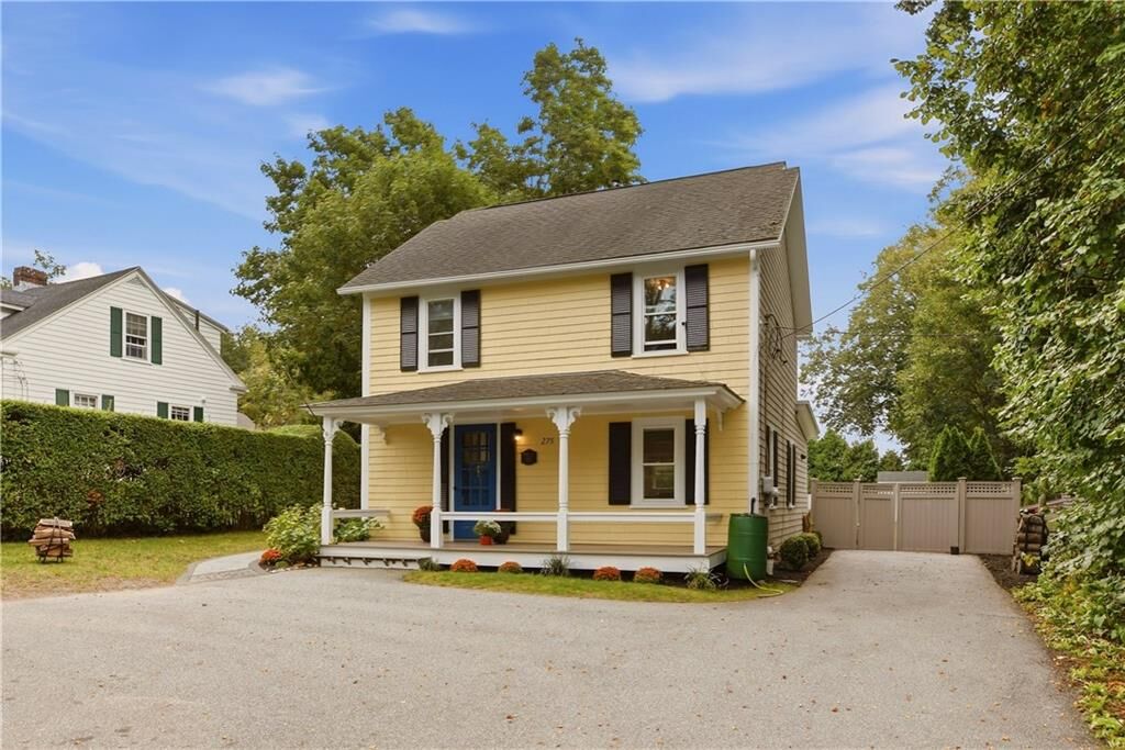 Property Photo:  275 Green End Avenue  RI 02842 