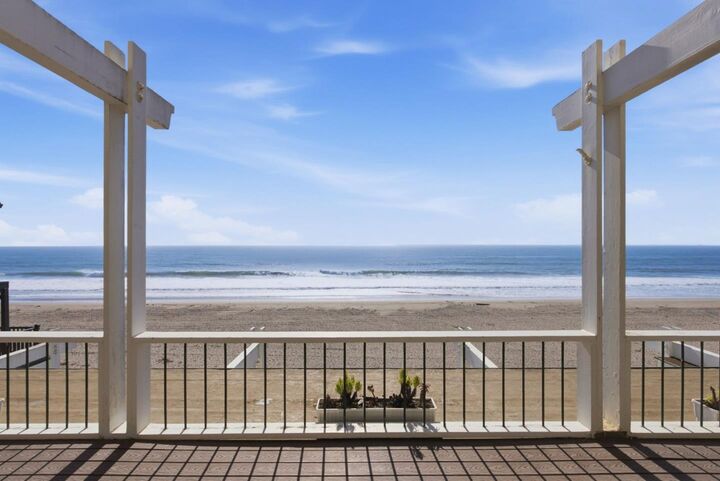 Property Photo:  300 Oceanview Drive 302  CA 95076 