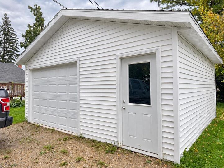 Property Photo: 411 E Jackson Street WI 54971