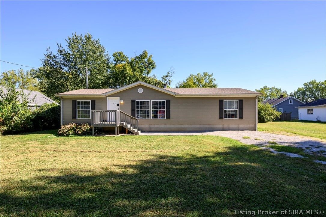 Property Photo:  1004 Brunswick Drive  IN 47130 