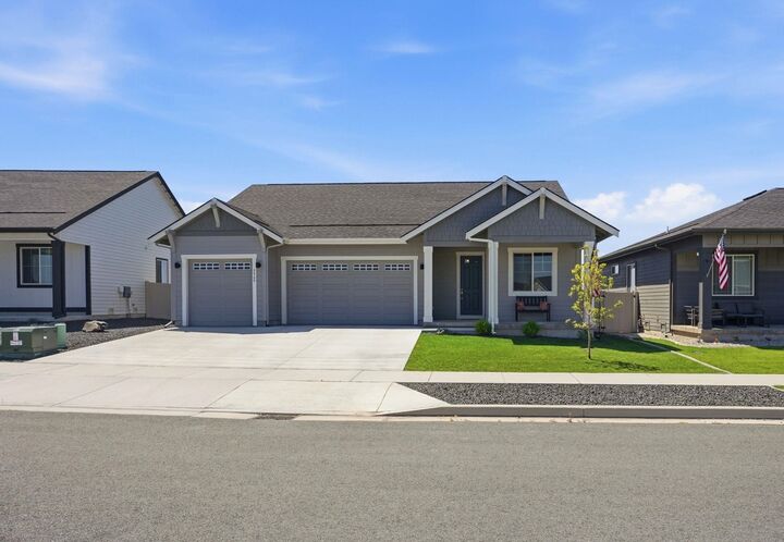 Property Photo: 5949 S Sherri Lea Rd WA 99224
