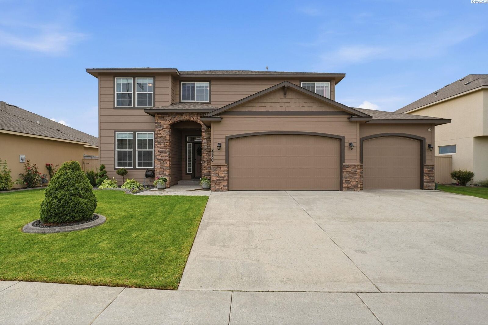 Property Photo: 2280 Coppercreek St WA 99354