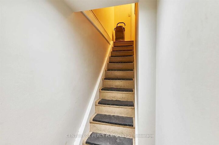 Property Photo:  10 Muriel Avenue Lower  ON M4J 2X9 
